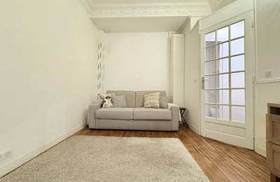 Location d’un studio meublé, 22 m², 7ᵉ arrondissement, Paris, France
